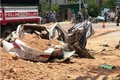 Video: Khoảng khắc xe “hổ vồ” đè bẹp Toyota Vios, 3 người chết