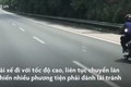 Video: Có 1-0-2 - Thanh niên phóng xe máy vào cao tốc vì vội thăm vợ đẻ