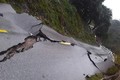 Quốc lộ 12A ở Quảng Bình bị biến dạng, nứt gãy như động đất