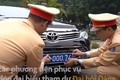 Video: Gắn biển số mới cho dàn xe phục vụ Đại hội Đảng