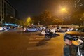 Hà Nội: Sau va chạm với xe máy, ô tô nằm ngửa trên đường
