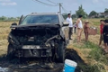 Thái Nguyên: Xe Peugeot 3008 bốc cháy khi chạy qua con đường toàn rơm