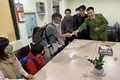 Hà Nội: Gia đình du khách Nhật nhận lại tiền bị taxi “chặt chém” 