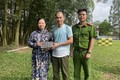 Bắc Giang: Đại úy công an trả lại tài sản cho người đánh rơi 