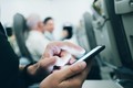 Lý do hành khách phải chuyển chế độ điện thoại khi đi máy bay?