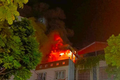 Hà Nội: Nhà 3 tầng cháy dữ dội trong đêm, nhiều người hoảng loạn