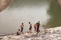 Hòa Bình: Sau giờ học, 2 bé gái ra ao chơi đuối nước tử vong