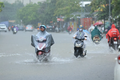 Nguyên nhân xảy ra mưa lớn “đường hóa thành sông” ở Hà Nội
