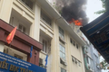 Cháy nhà sát trường tiểu học ở Hà Nội, sơ tán nhiều học sinh 