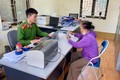 Nghe đọc lệnh khởi tố qua mạng, cụ bà chuyển 200 triệu đồng