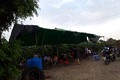 Đá gà ăn tiền trong lều tạm ở bãi cát ven đê, hàng chục người bị công an 'hốt' gọn