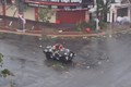 Quảng Ngãi: Xe bọc thép cấp cứu người dân trong bão