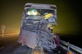 Xe khách va xe tải cao tốc Cam Lộ-La Sơn, 2 người chết