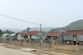Làng tái định cư A Chông: Thoát ngập nhưng... nóng không chịu nổi