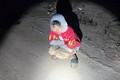 CSGT Nghệ An giúp đỡ bé trai bị lạc lúc nửa đêm