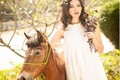 Ngọc Diễm mê hoặc ngựa với vẻ đẹp ngọt ngào