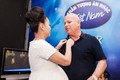 Thu Minh và chồng Tây quấn quýt ở hậu trường Vietnam Idol