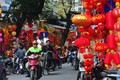 Đồ trang trí Tết Trung Quốc nhuộm đỏ phố Hàng Mã 