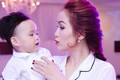 Hoa hậu Diễm Hương lái ô-tô đưa con trai đi sự kiện