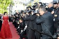 Lý Nhã Kỳ hút “rừng” ống kính trên thảm đỏ Cannes 