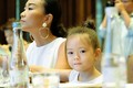 Con gái Đoan Trang được chú ý khi đi sự kiện cùng mẹ
