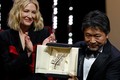 Phim về góc khuất xã hội Nhật Bản đạt giải Cành cọ vàng Cannes