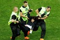 Nhóm nhạc Nga phá đám chung kết World Cup đối mặt án phạt