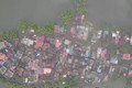 Video: Làng ngập lụt ở Hà Nội nhìn từ trên cao như hình con cá