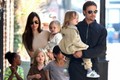 Angelina Jolie đối diện sự thật: 6 đứa trẻ muốn sống cùng bố