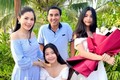 MC Quyền Linh hạnh phúc bên vợ và 2 con gái cao vượt trội