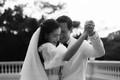Hồ Ngọc Hà - Kim Lý tung ảnh cưới đen trắng sặc mùi "ngôn tình"