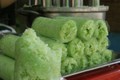 Món bánh ống lá dứa gây sốt dù mới xuất hiện ở Hà Nội