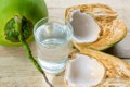 Cách giải nhiệt, chữa say nắng với nước dừa