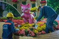 Hàng trăm công nhân xuyên đêm tháo dỡ đường hoa Nguyễn Huệ 