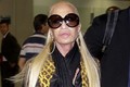 Nhà thiết kế Donatella Versace dọa ma bằng khuôn mặt “dao kéo”