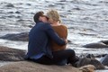 Taylor Swift hôn Tom Hiddleston sau hai tuần chia tay Calvin