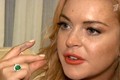 Lindsay Lohan bẽ bàng vì phải tự mua nhẫn đính hôn