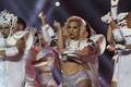 Lady Gaga lộ vòng eo bèo nhèo trên sân khấu Super Bowl