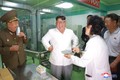 Hình ảnh ông Kim Jong Un tươi cười thăm nhà máy quân đội