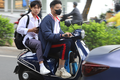 CSGT Hà Nội ra quân, hàng chục học sinh sinh viên 'đầu trần' lái xe bị xử phạt