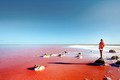 Ngỡ ngàng hồ nước mặn đỏ như máu giống trên sao Hỏa