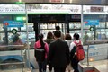 Cận cảnh buýt nhanh BRT đông khách ngày đầu bán vé