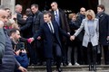 Bật mí tính cách vợ chồng Tổng thống Macron qua cử chỉ 