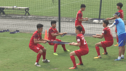 Video: Không chơi bóng, U23 Việt Nam lại mệt nhoài vì "chơi" dây chun