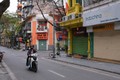 Người Hà Nội đóng cửa hàng khi số ca mắc Covid-19 tăng kỷ lục