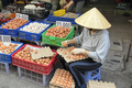 Trứng gà, trứng vịt giá rẻ bán tràn lan khó kiểm soát nguồn gốc