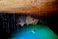 Phát hiện hồ nước bí ẩn, cực đẹp nằm lơ lửng trong hang Thung