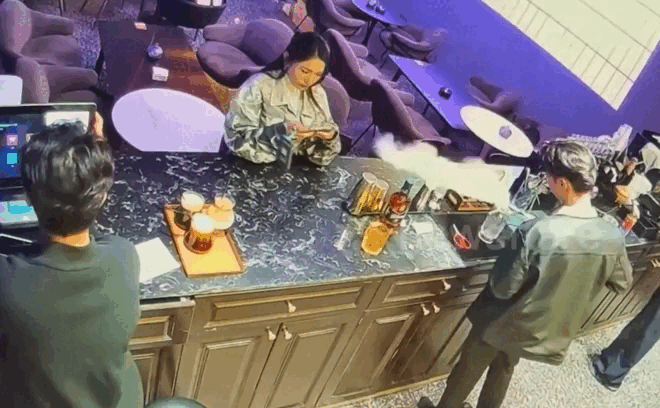 Nhân viên pha chế cocktail suýt làm bỏng nữ khách hàng