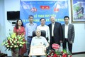 VUSTA trao Huy hiệu 75 tuổi Đảng cho GS Trần Phương