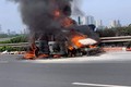 Cận cảnh vụ ô tô cháy ngùn ngụt trên cao tốc Pháp Vân - Cầu Giẽ
